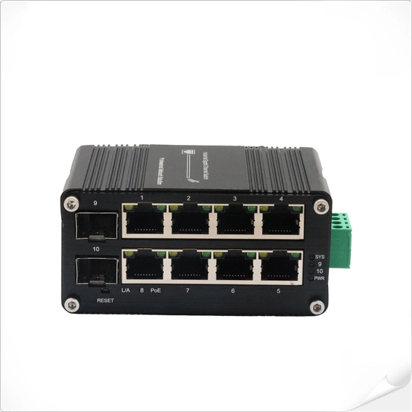 Does a fiber optic coupler separate the input and output lines 